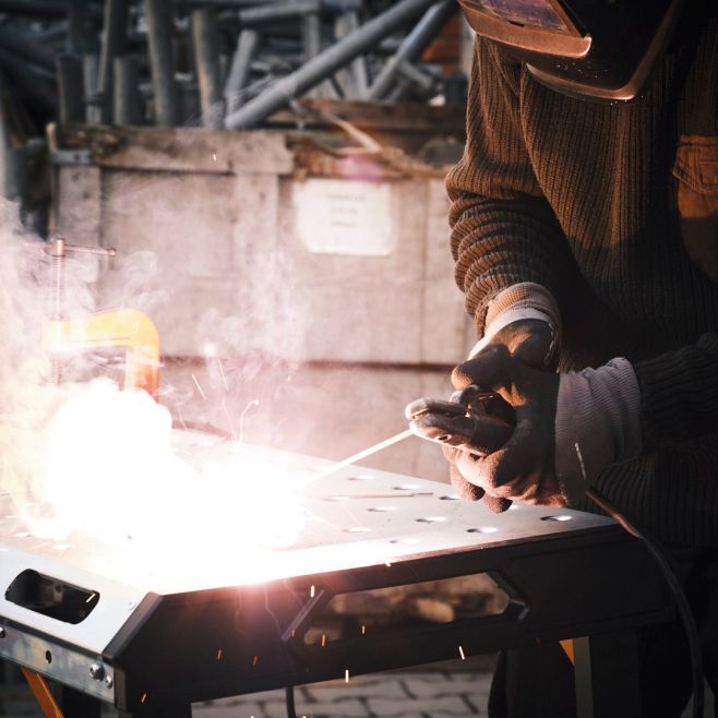 Meet your new workshop hero: the CRAFTMAKER SteelBench S110 — a rugged, foldable steel workbench that adjusts from 70 cm...